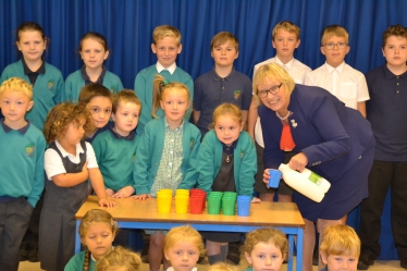 Sheryll Murray MP and the children of St Neot Community Primary School